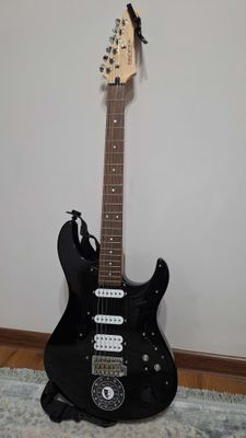 Электрогитара Yamaha Pacifica 112j в отличном состоянии