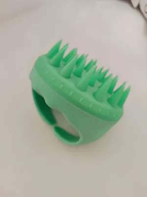 Bosh yuvishda ishlatiladigan massajni taroq