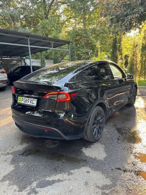 Продаётся Tesla Y 2022г