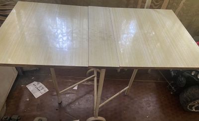 Продам раскладной стол и 4 тубаретки