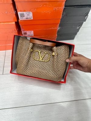 Lyuks Kopiya Valentino