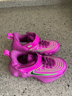 Кроссовки Nike на девочку 4-5 лет
