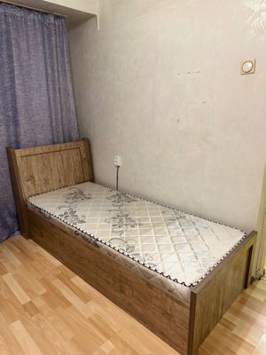 Односпальная кровать с матрасом по выгодной для вас цене.
