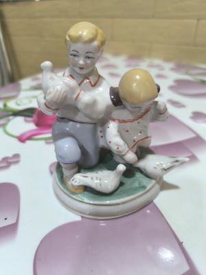 Фарфоровая статуэтка.