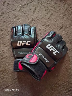 Ufc perchatka ideal holatda