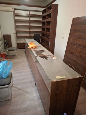 Продаётся мебель шкафы и прилавки для магазина