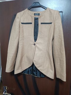 Продам женские вещи каждая по 5.000 сум.