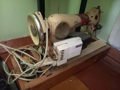 Tukuv mashinasi xolati yaxshi matori zur narxi 600000 ming so'm
