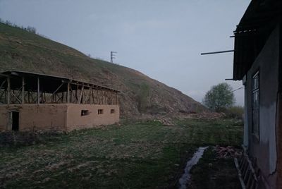 Дукент кургонида дала ховли сотилади