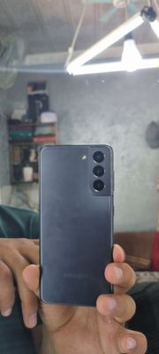 Samsung s21 5 j 0