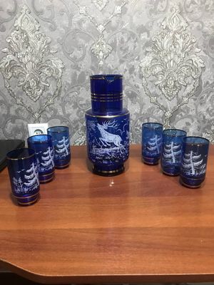 Кувшин и шесть стаканов