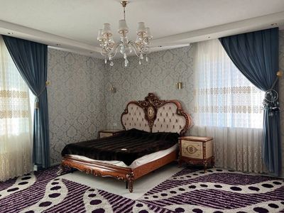 Yakkasaroy Nukus ko'chasiga qaragan 4+1 kvartira sotiladi