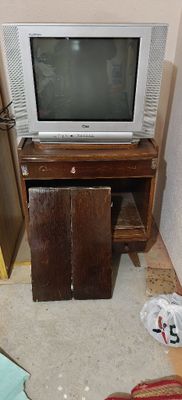 Телевизор LG подставкаси билан