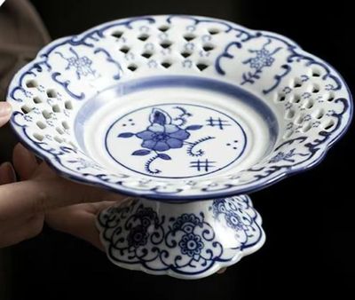 Фарфоровые конфетницы, прорезной фарфор. Высота 8см Диаметр 17.5см В