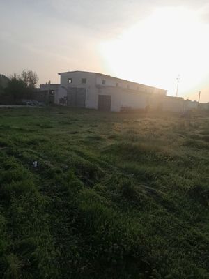 Eski garaj sotiladi,tayyor ishlab chiqarish aparatlari ham bor,