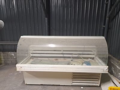 Vitrina xaladelnik 2 metr