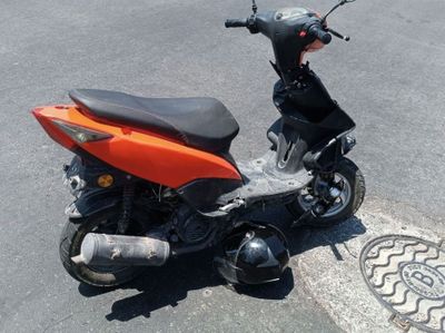 Продаю скутер 125 кубов RSZ