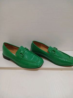 Ayollar kiyimi,tufli va sumkasi