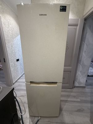 холодильник Samsung