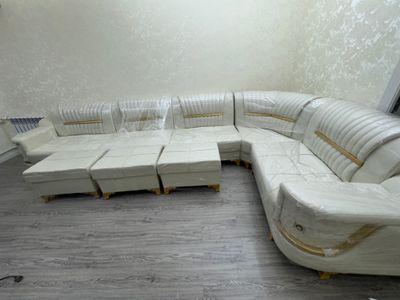 Продаётся мягкая мебель вместе со столом