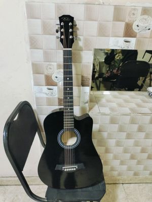 Gitara sotiladi xali yangi