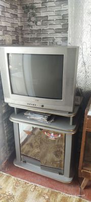 Продаю телевизор SAMSUNG с тумбой