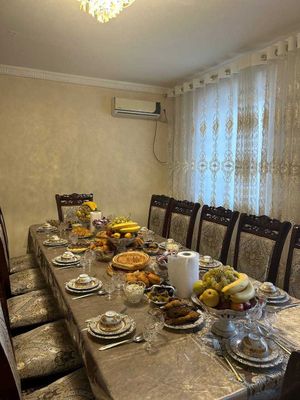 Стол и 15 стульев