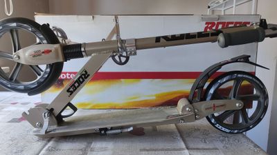 Идеальный городской самокат Scooter Roces (Италия).