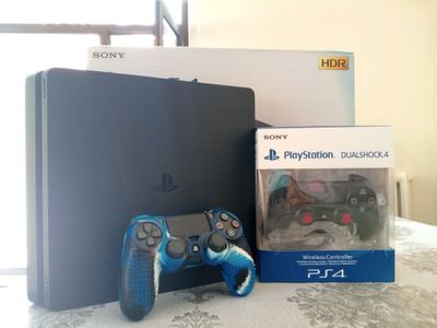 Playstation 4 slim 1 TB