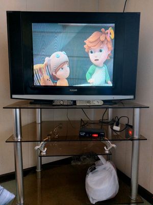 телевизор, тюнер и подставка