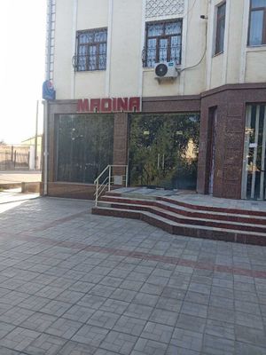 Нотурар жой(офис,магазин)+ёнида катта йулга караган подвали бор.