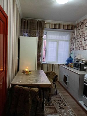 Стол + 6 стульев на кухню