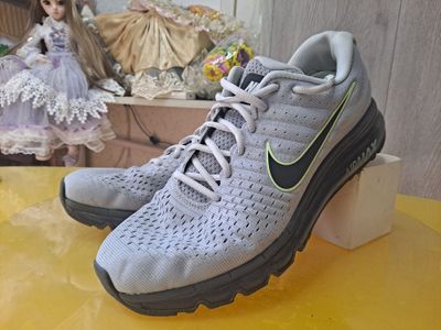Продаю кроссовки " Nike" размер - 43, б/у Цена: 300.000 сум , б/у .