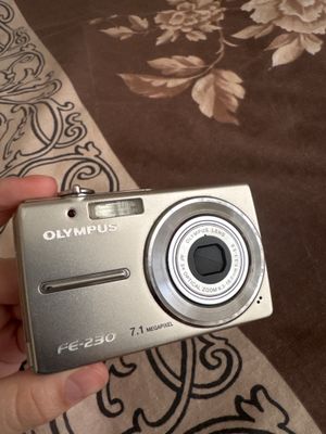 Цифровую камеру Olympus FE-230
