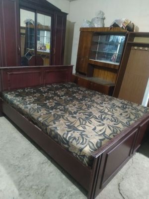 Kamplekt spalniy sotiladi