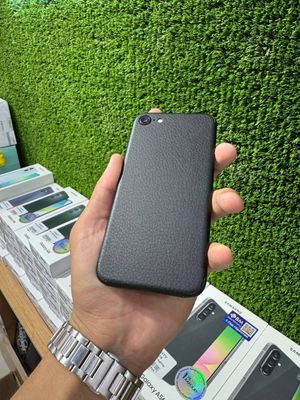 iPhone SE 2020 IOS 26