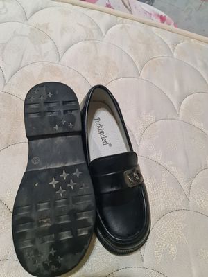 Продаю обувь мальчик и девочка