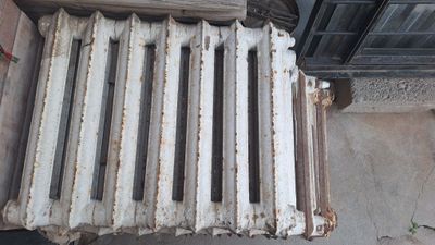 Продается чугунная батарея. Цена 65 000 сум.