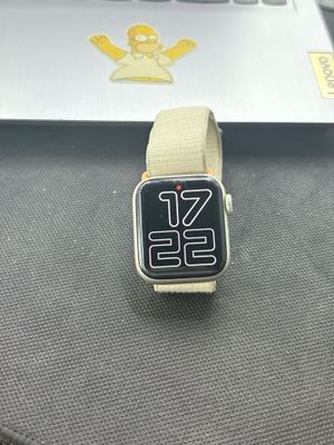 Iwatch SE в хорошем состояние