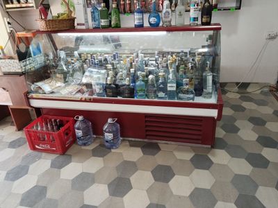 Холодильник Ветрина и Морозилка