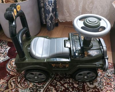 Детская машина-толокар. 70.000 сум