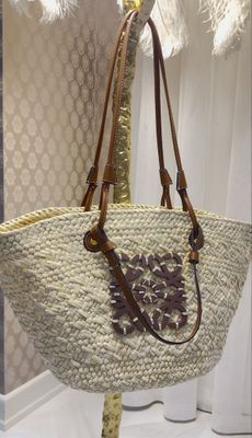 Сумка от Loewe.