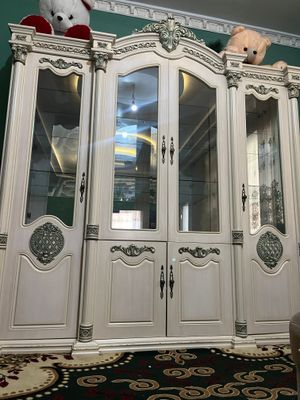 Сервант 2 та сандиги билан сотилади