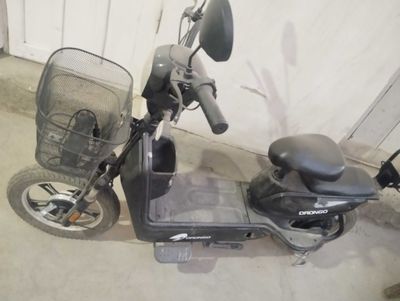 Skuter sotiladi. Narxi 2 mln