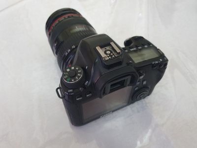 Canon 6 D body sotiladi 470$