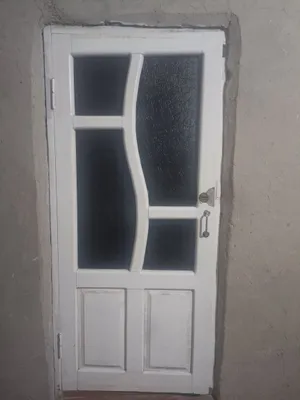 Taxta eshik sotiladi