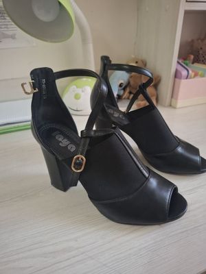 Новые женские осенние туфли