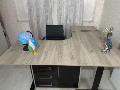 Офисный стол с электро подемным механизмом