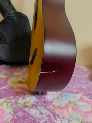 Acustik gitara sotiladi chexol bonusga