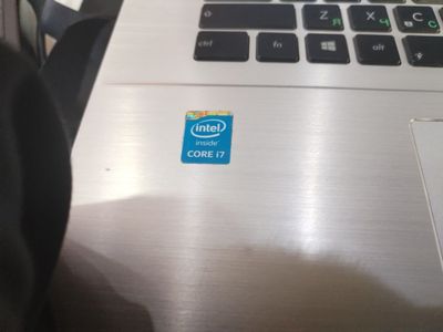Noutbuk sotiladi Core i7 ASUS
